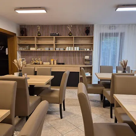 بيت ضيافة Alpenpension Haslinger